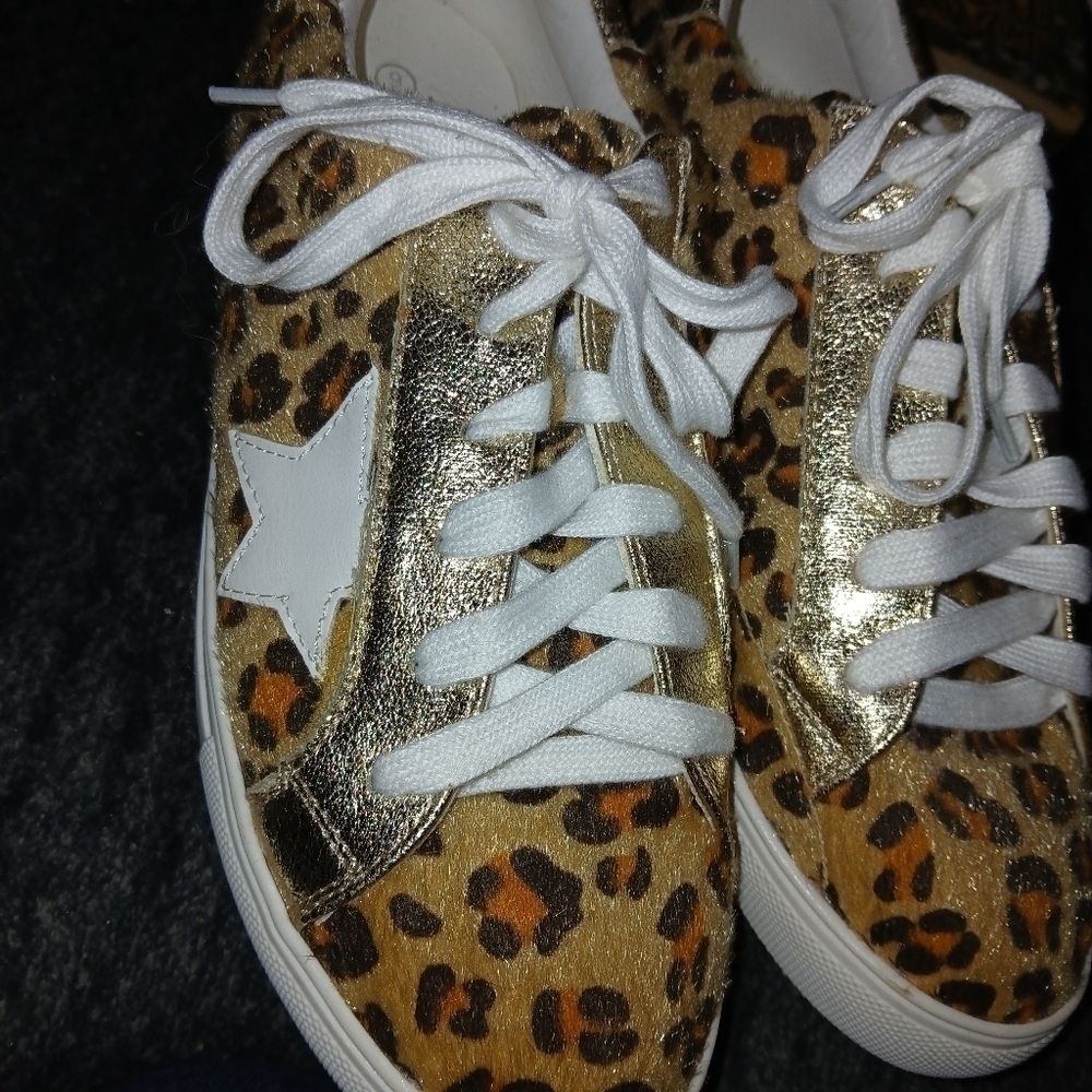 Source Unknown Leopard Print Sneakers with Gold Accents